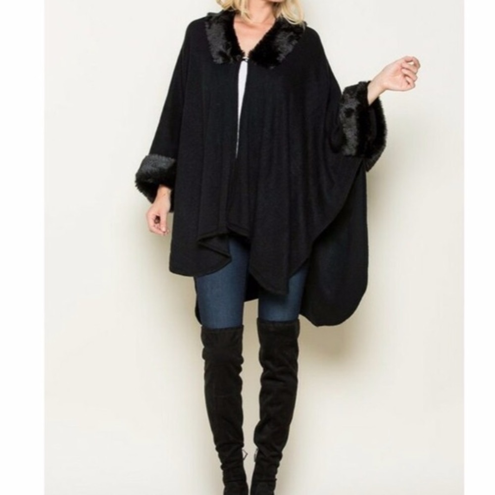 NWT Faux Fur Collar Knit Poncho